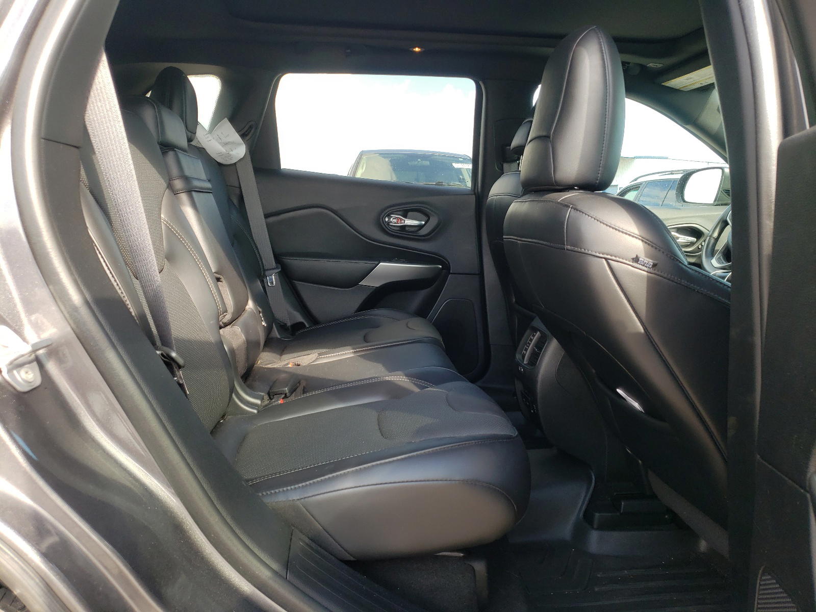 Photo 6 from auction – 2019 JEEP CHEROKEE L with VIN 1C4PJMDX7KD398457