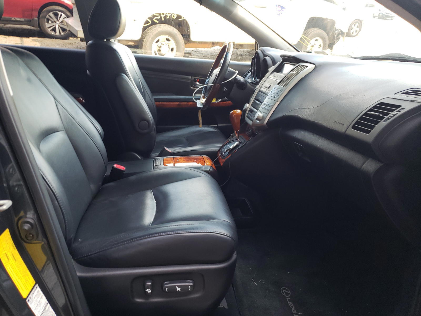 Photo 5 from auction – 2005 LEXUS RX 330 with VIN 2T2HA31U95C057065