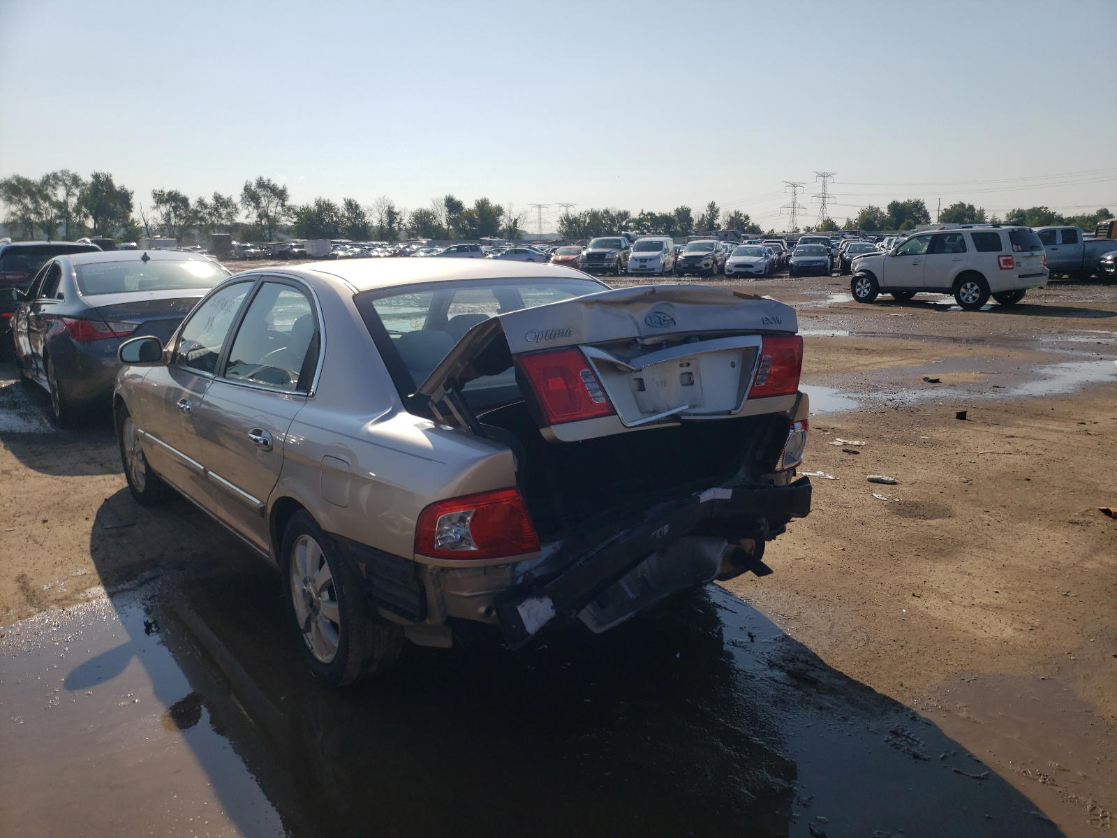 Photo 3 from auction – 2005 KIA OPTIMA LX with VIN KNAGD128655396406