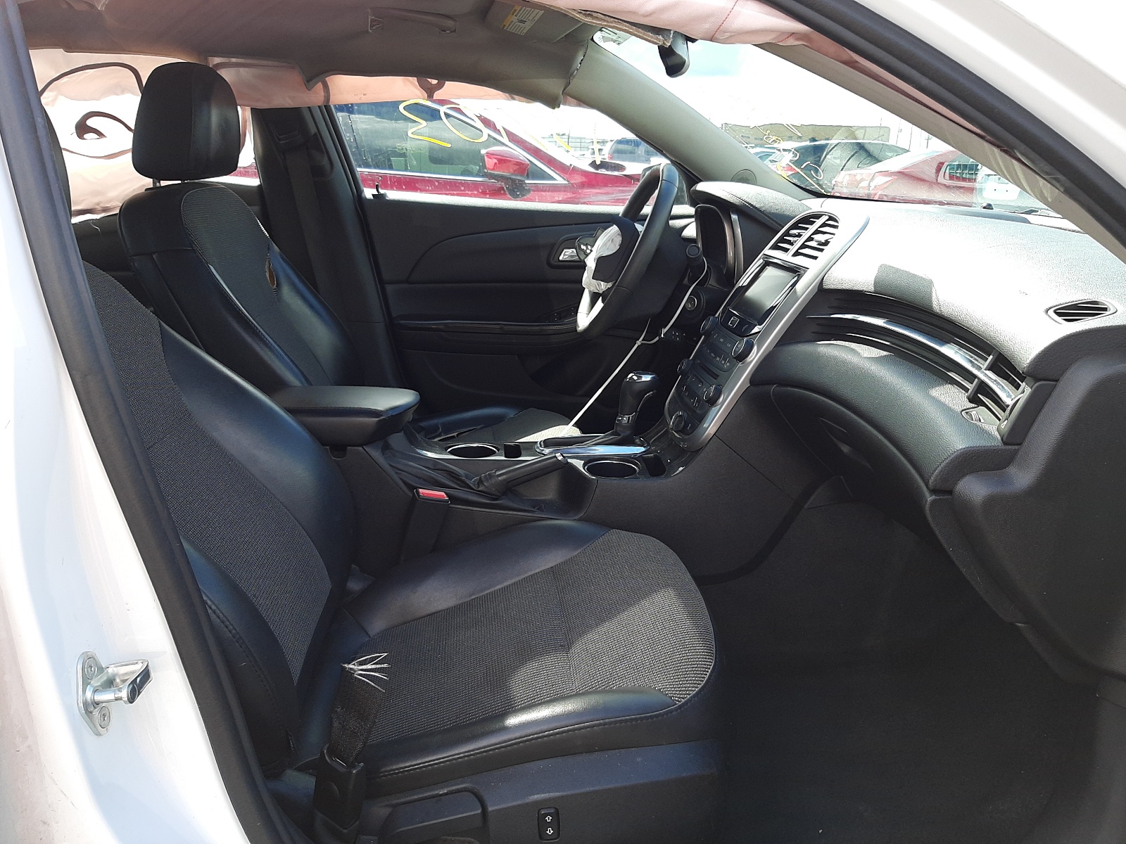 Photo 5 from auction – 2015 CHEVROLET MALIBU 1LT with VIN 1G11C5SL1FF279571