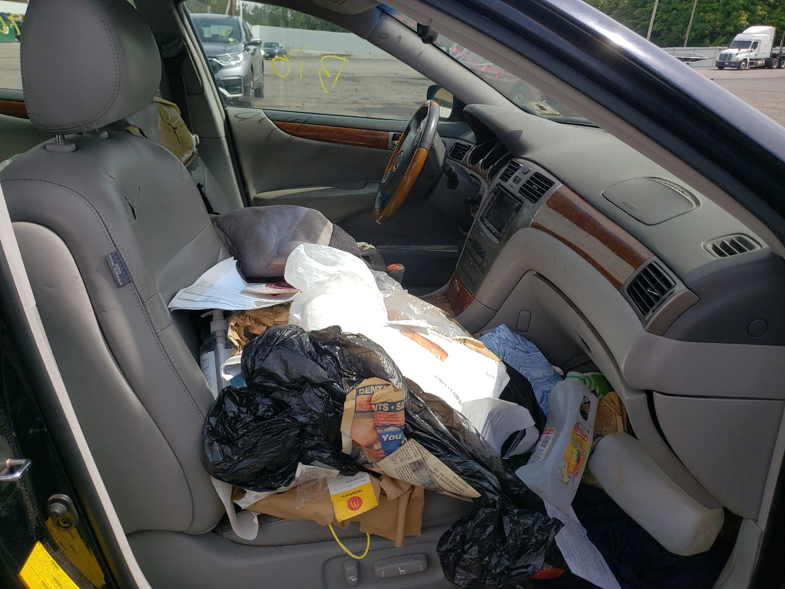 Photo 5 from auction – 2005 LEXUS ES 330 with VIN JTHBA30G455076611