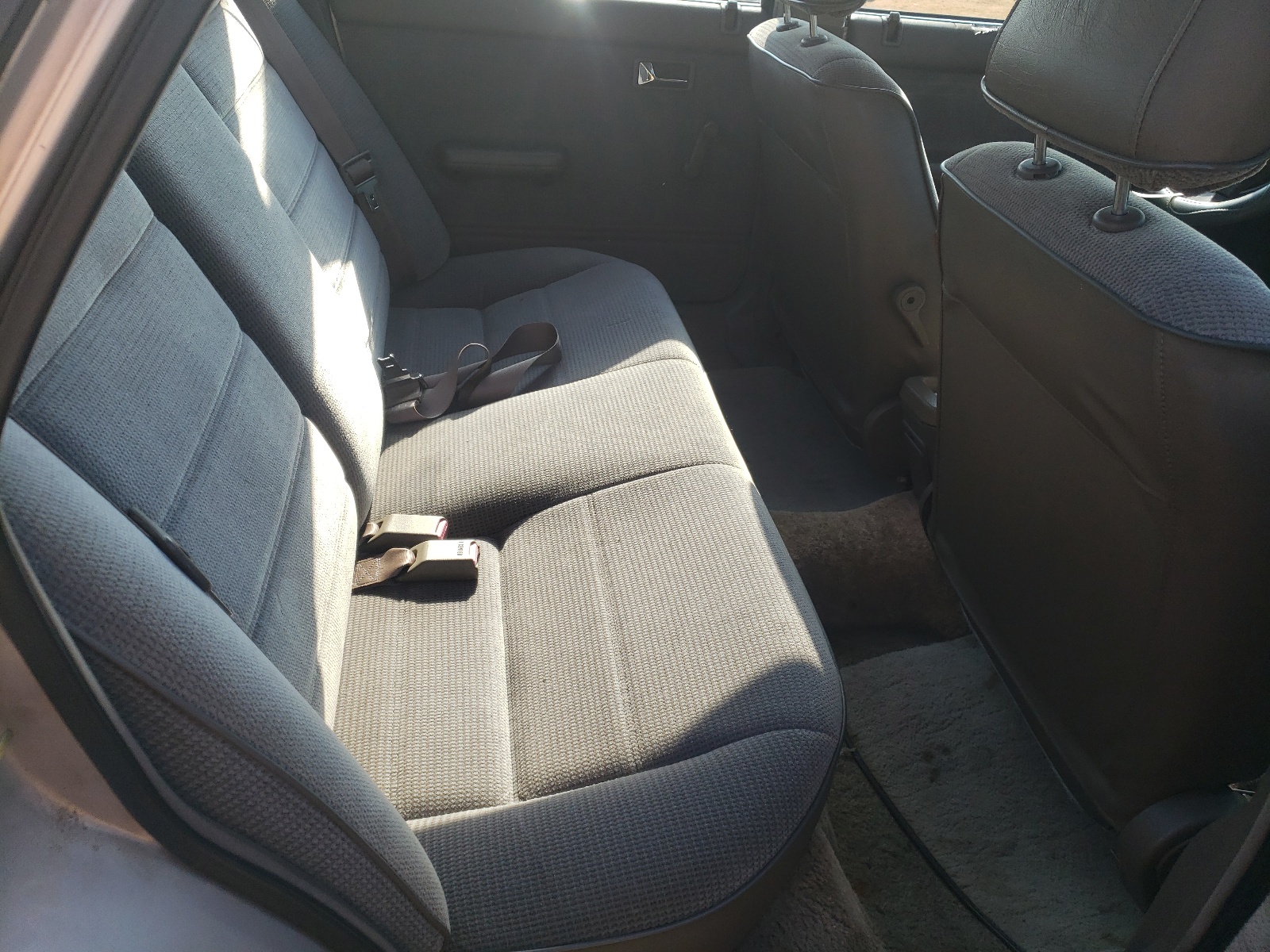 Photo 6 from auction – 1991 MAZDA 626 DX with VIN 1YVGD22B9M5145442