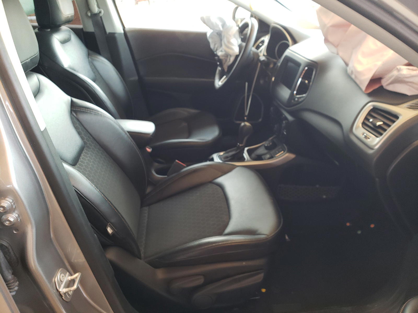 Photo 5 from auction – 2019 JEEP COMPASS LA with VIN 3C4NJDBB3KT595733