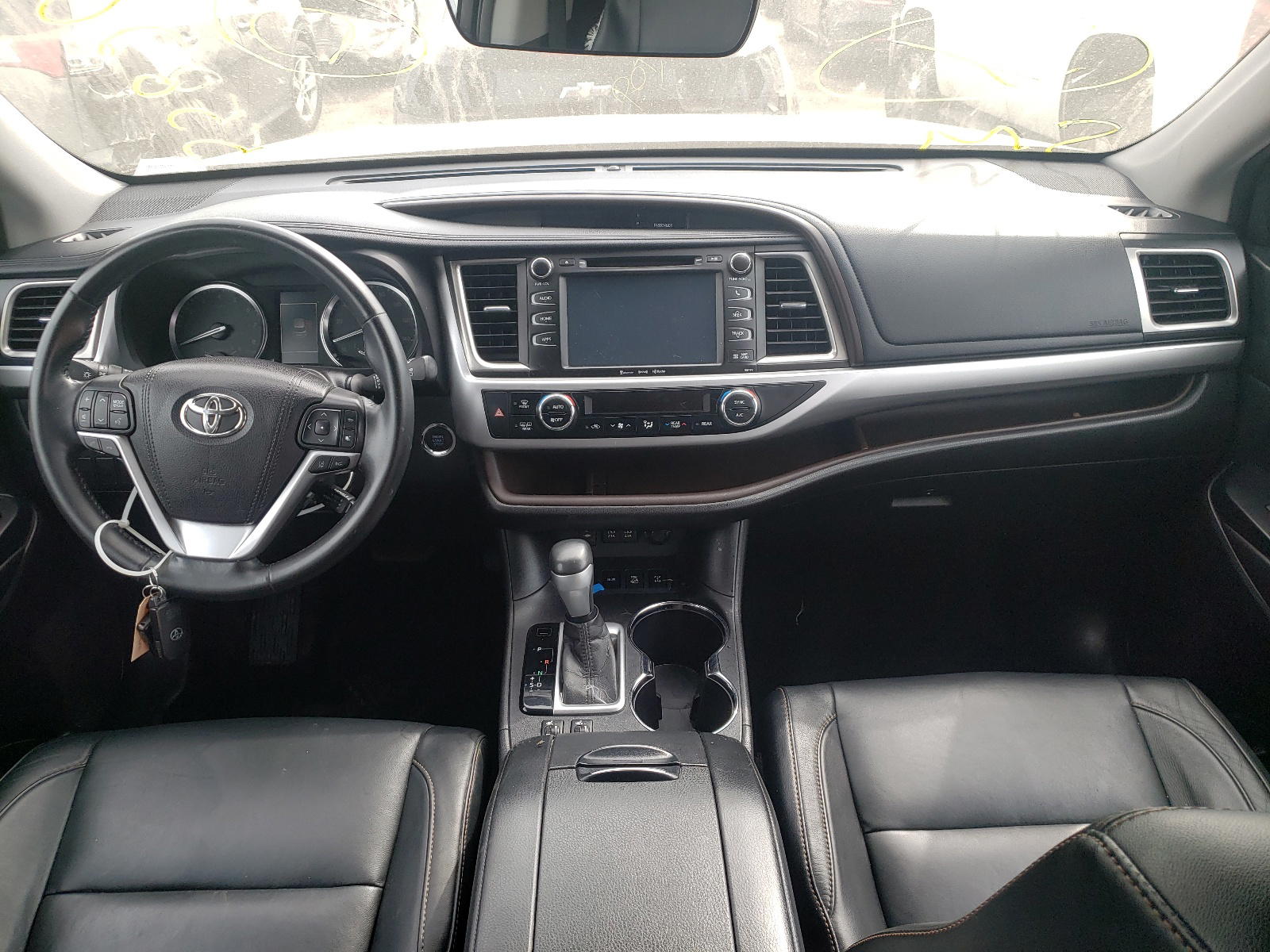 Photo 9 from auction – 2017 TOYOTA HIGHLANDER with VIN 5TDJZRFH5HS376679