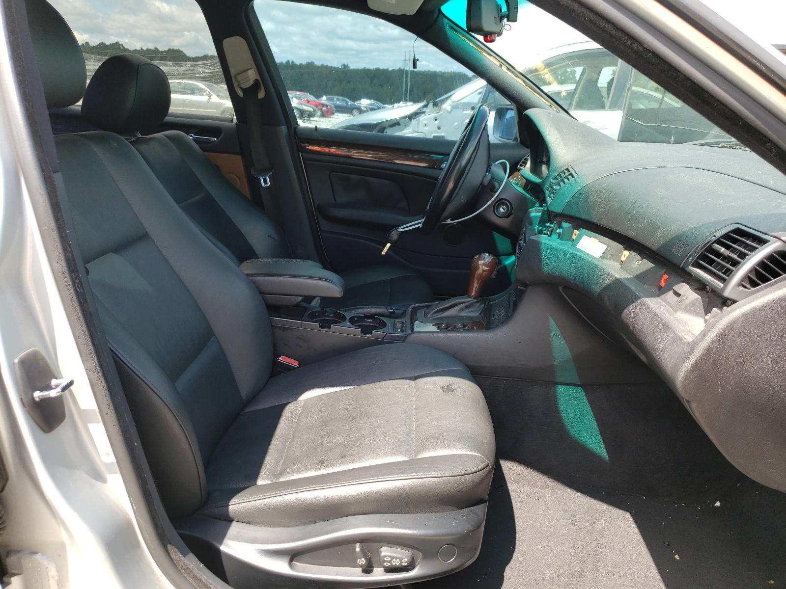 Photo 5 from auction – 2003 BMW 325 XI with VIN WBAEU33473PM55933