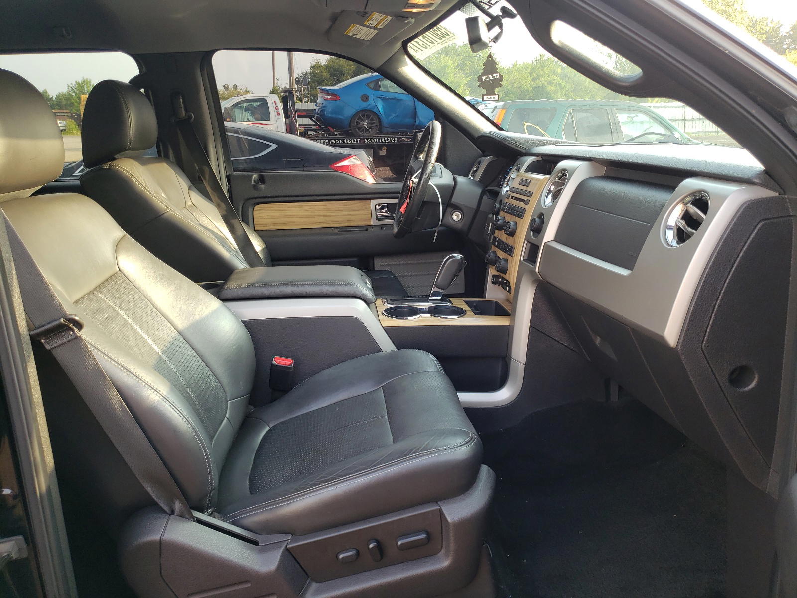 Photo 5 from auction – 2011 FORD F150 SUPER with VIN 1FTFW1EFXBFC04431