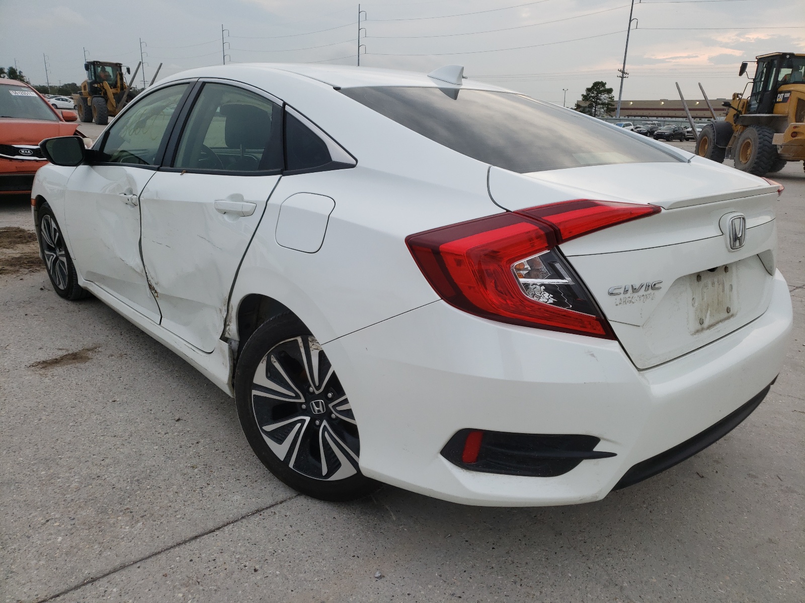 Photo 3 from auction – 2018 HONDA CIVIC EXL with VIN JHMFC1F72JX024030