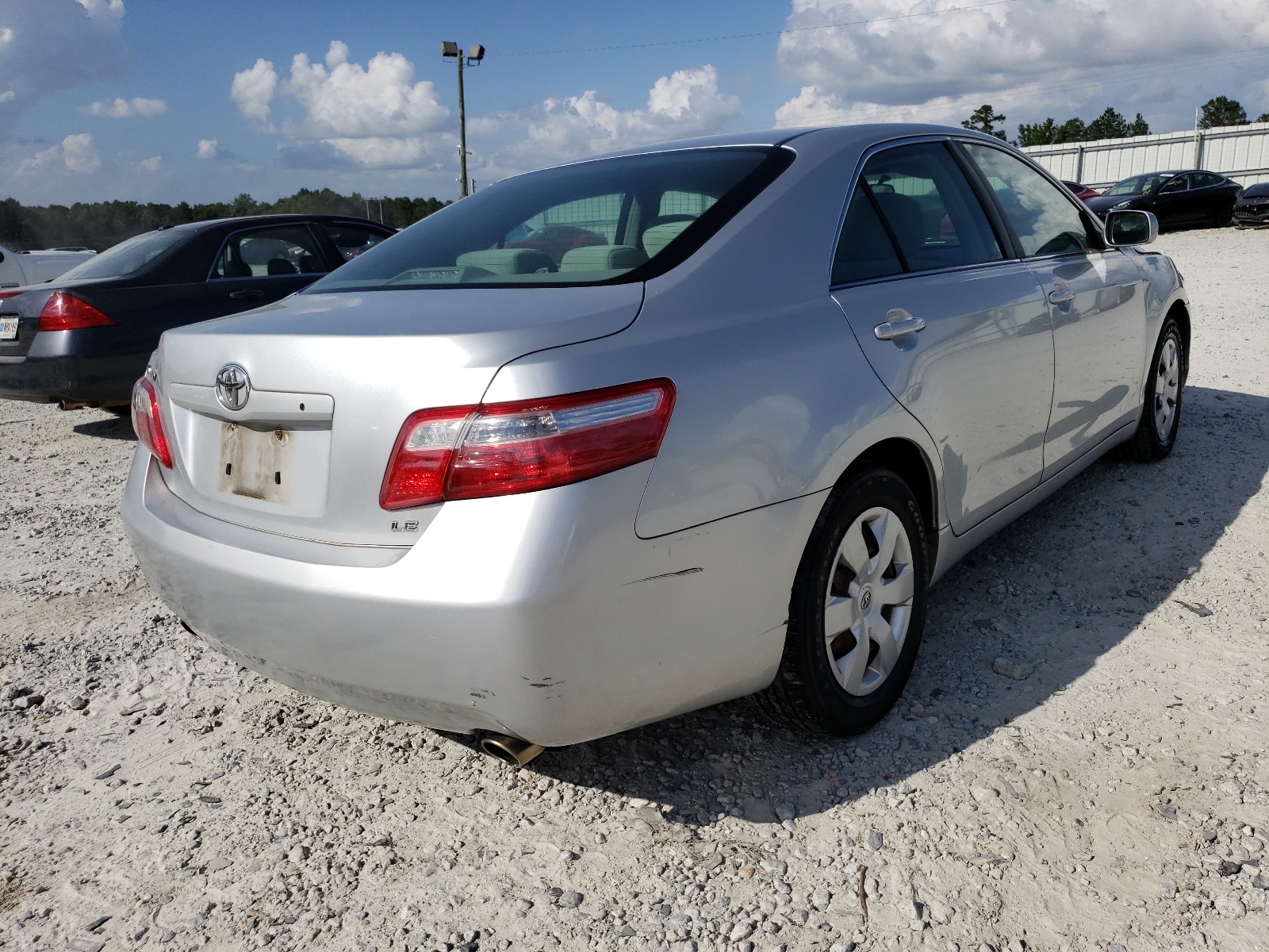 Photo 4 from auction – 2007 TOYOTA CAMRY LE with VIN 4T1BK46K77U044045