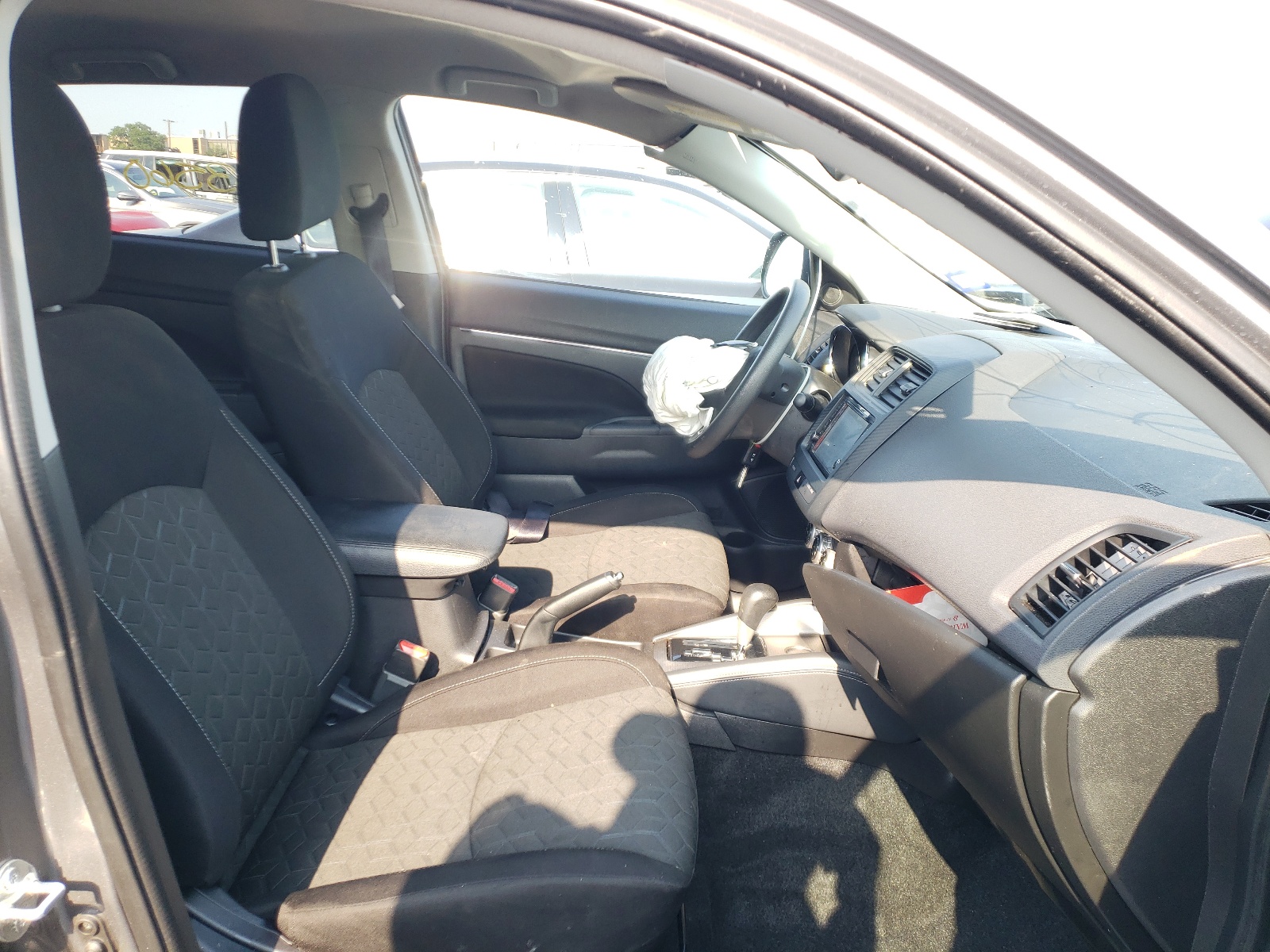 Photo 5 from auction – 2020 MITSUBISHI OUTLANDER with VIN JA4AP3AU9LU000945