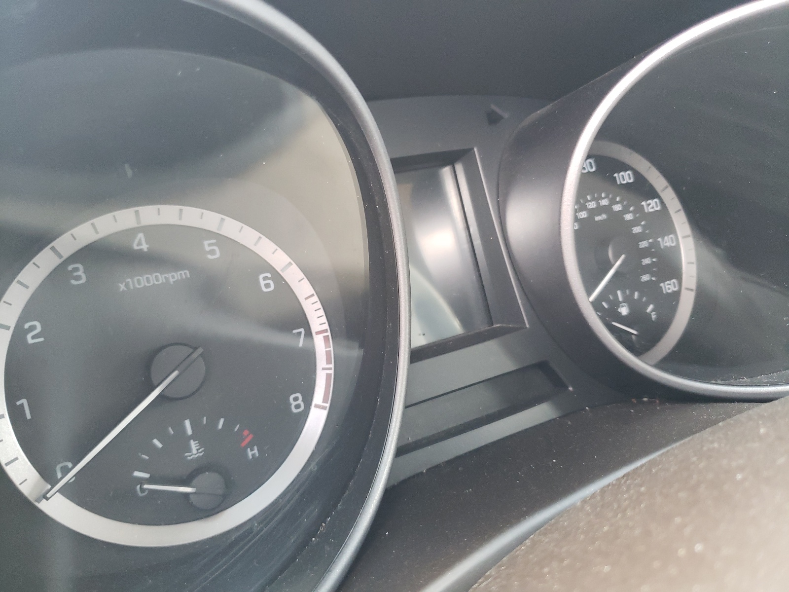 Photo 8 from auction – 2017 HYUNDAI SANTA FE S with VIN 5NMZU3LBXHH031956