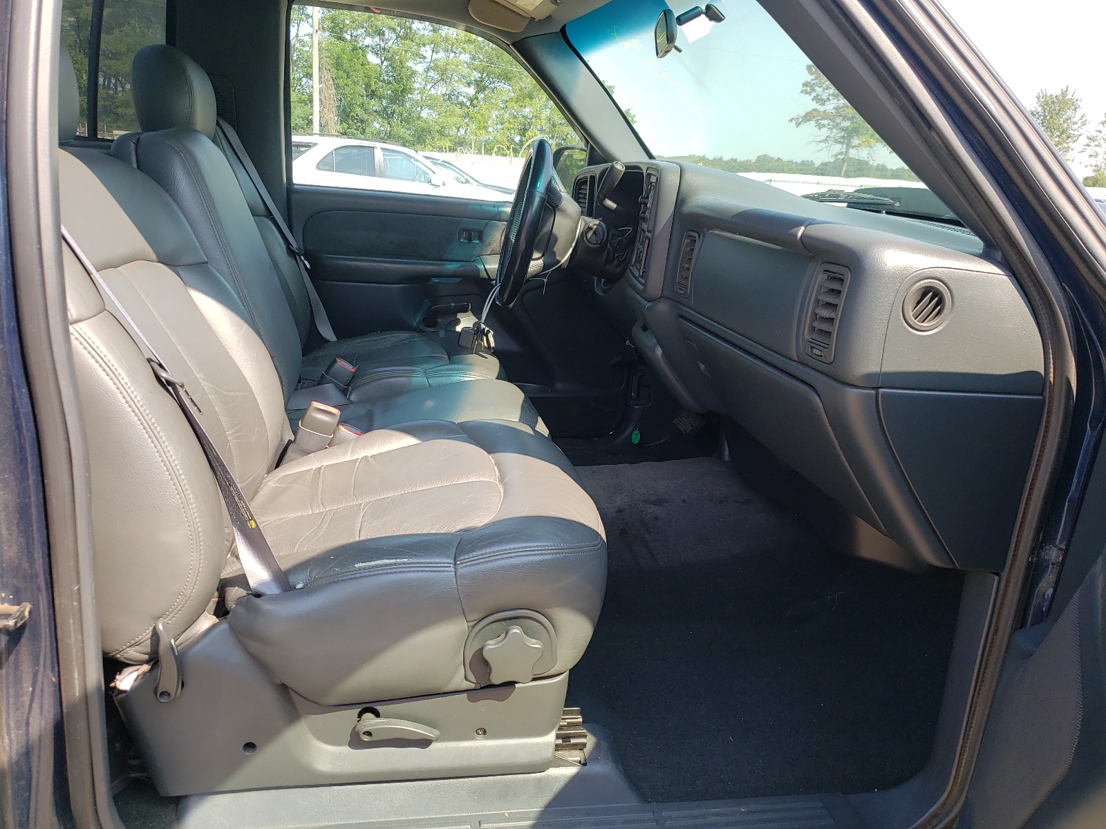 Photo 5 from auction – 1999 CHEVROLET SILVERADO with VIN 1GCEC14T0XZ155547