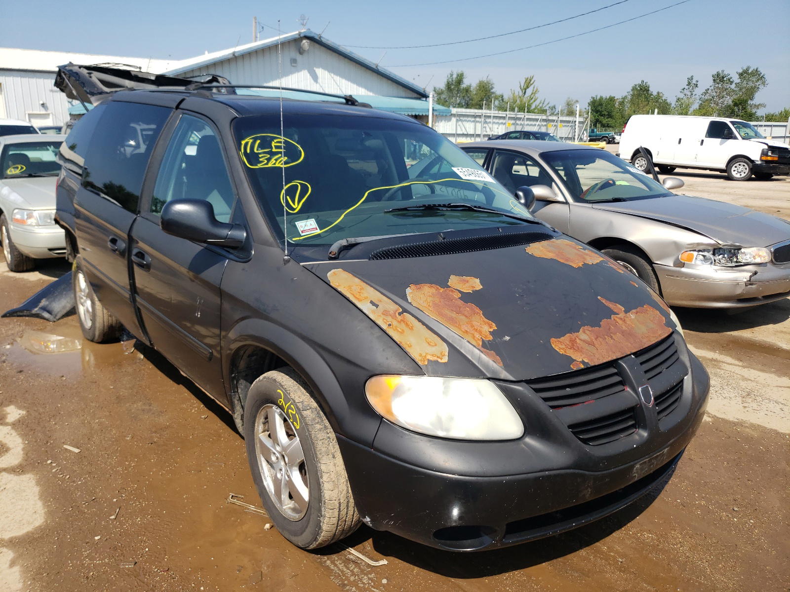 DODGE GRAND CARA 2005 with VIN 2D4GP44L85R498924 - Photo from auction