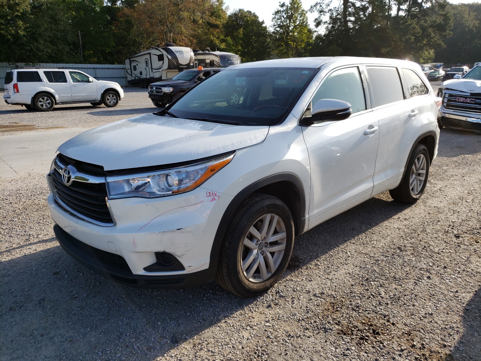 Photo 2 from auction – 2016 TOYOTA HIGHLANDER with VIN 5TDZARFH4GS022175