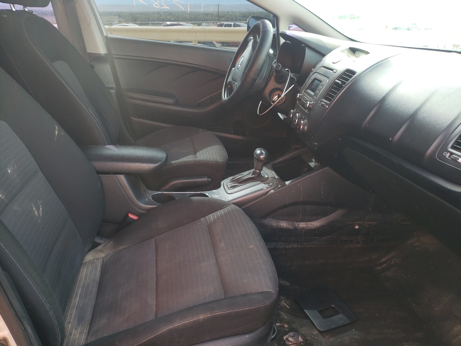 Zdjęcie 5 z aukcji – 2015 KIA FORTE LX z VIN KNAFX4A60F5426229