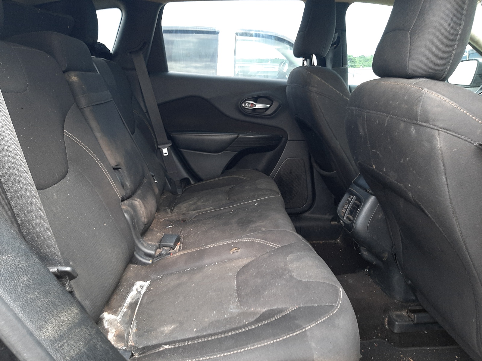 Photo 6 from auction – 2016 JEEP CHEROKEE L with VIN 1C4PJLCB7GW177713