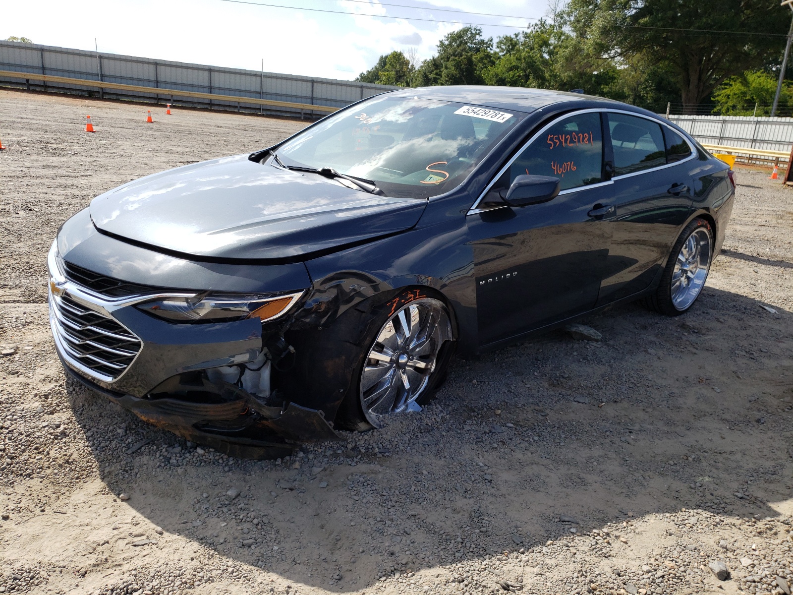 Photo 2 from auction – 2020 CHEVROLET MALIBU LT with VIN 1G1ZD5ST2LF007395