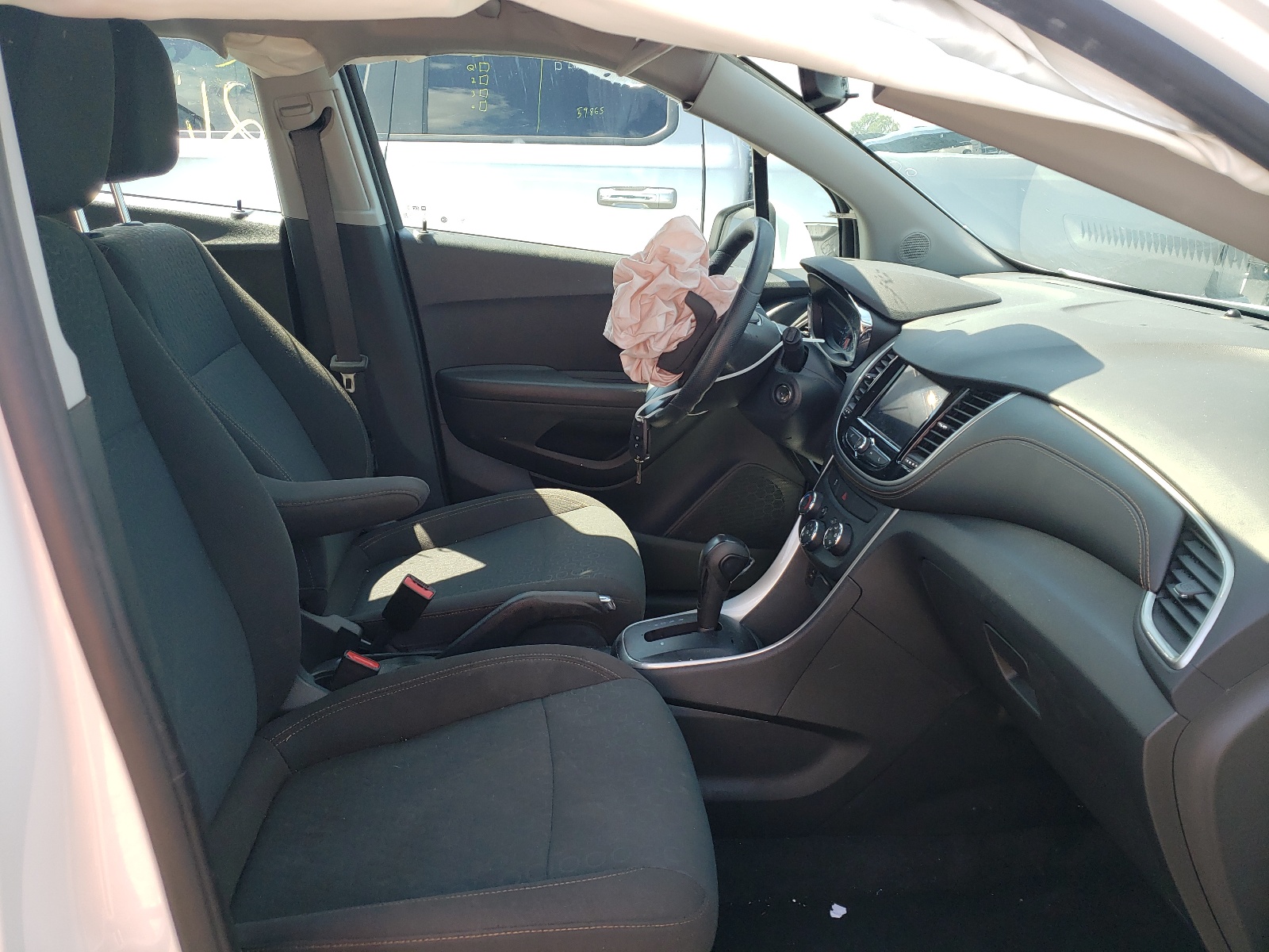Photo 5 from auction – 2020 CHEVROLET TRAX LS with VIN KL7CJKSB3LB088116