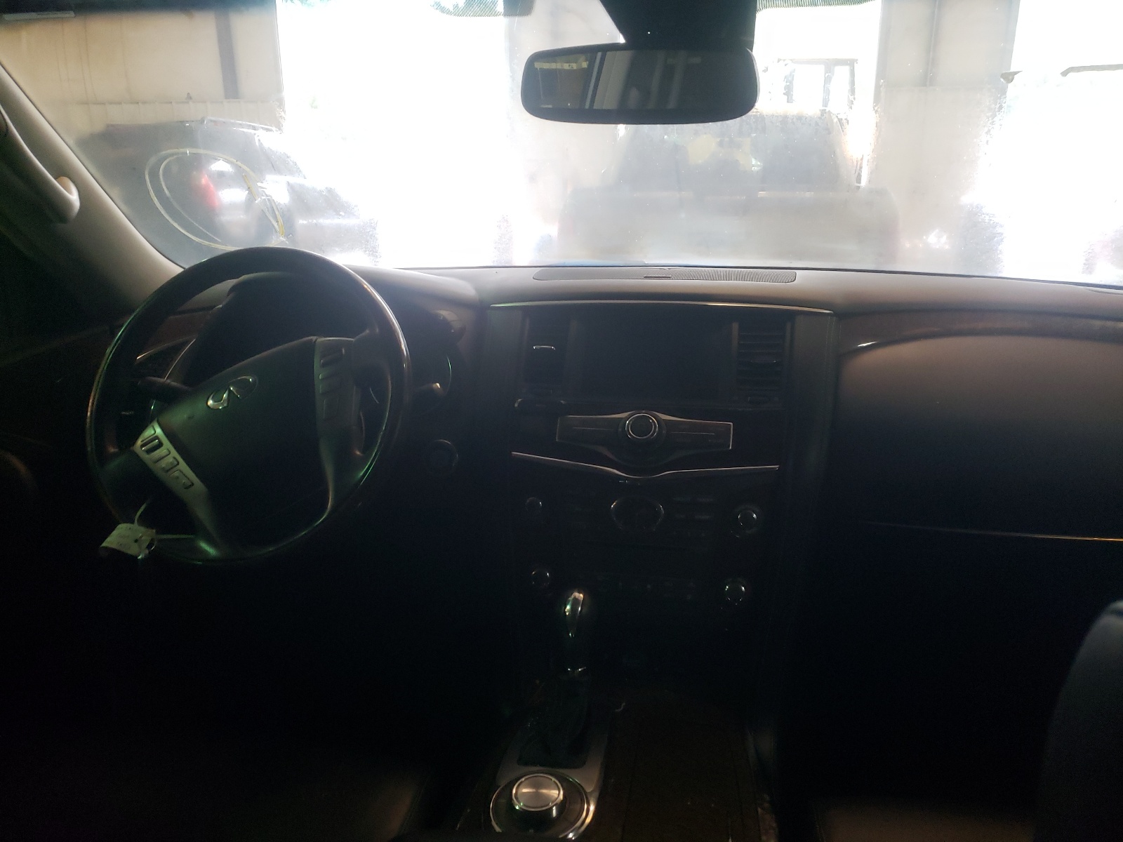 Photo 9 from auction – 2015 INFINITI QX80 with VIN JN8AZ2NE2F9080274