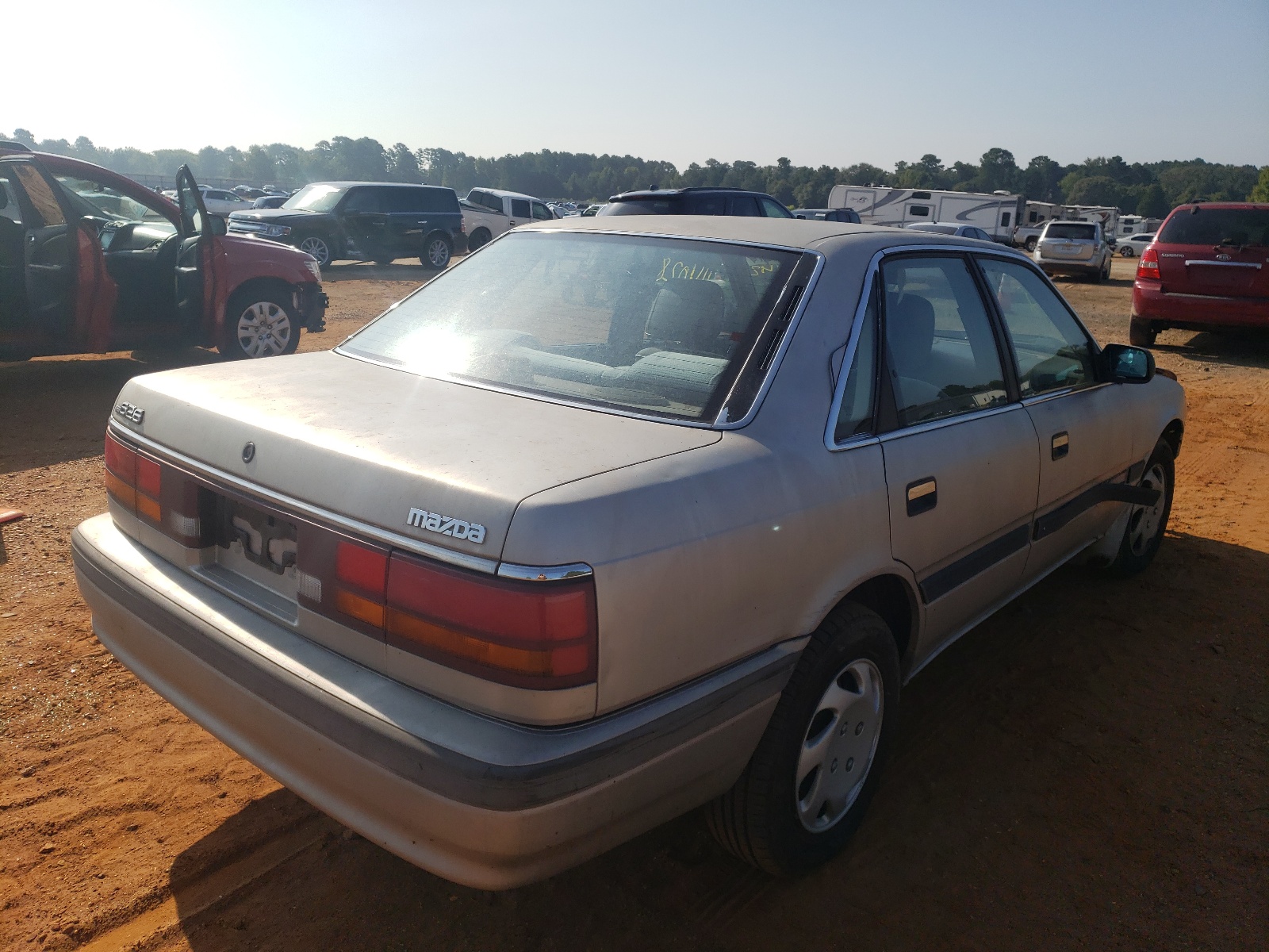 Photo 4 from auction – 1991 MAZDA 626 DX with VIN 1YVGD22B9M5145442