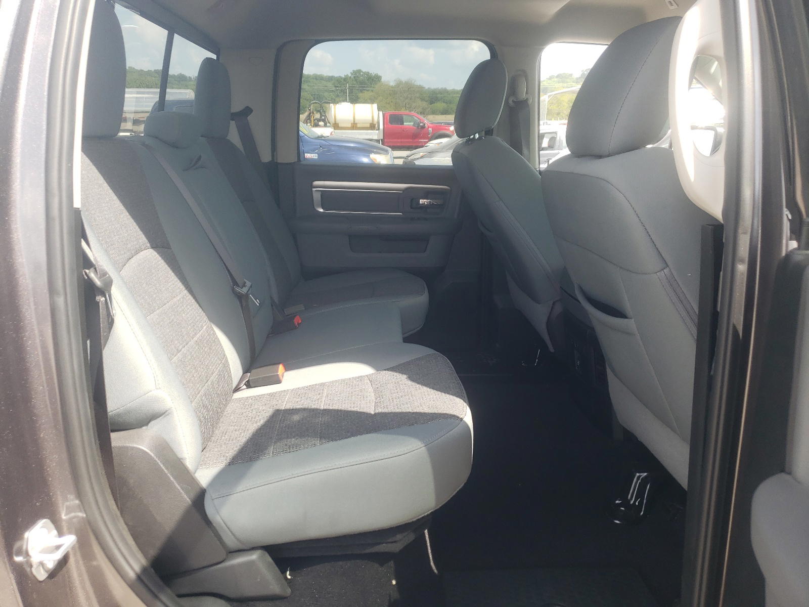 Photo 6 from auction – 2019 RAM 1500 CLASS with VIN 1C6RR6LT5KS529688