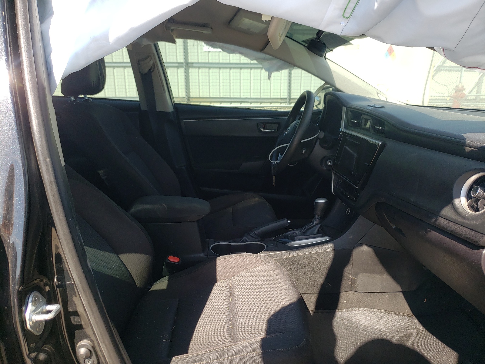 Photo 5 from auction – 2018 TOYOTA COROLLA L with VIN 5YFBURHE0JP823634