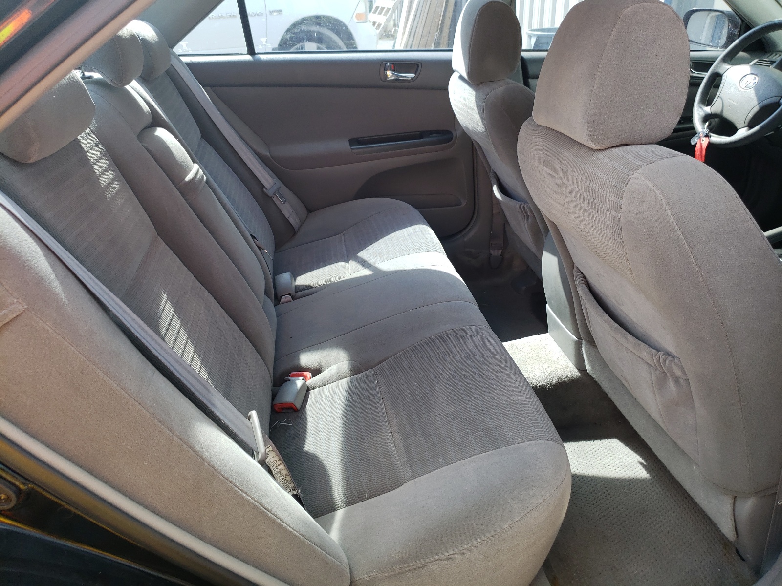 Photo 6 from auction – 2005 TOYOTA CAMRY LE with VIN 4T1BE32K95U414724