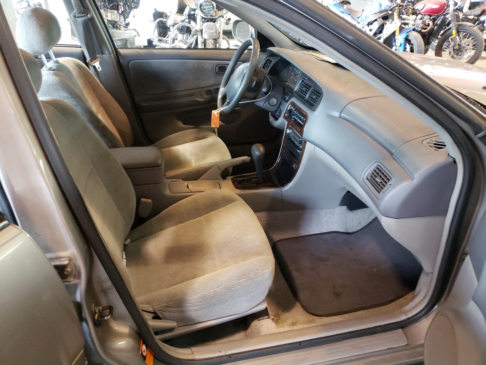 Photo 5 from auction – 2000 NISSAN ALTIMA XE with VIN 1N4DL01A9YC169787