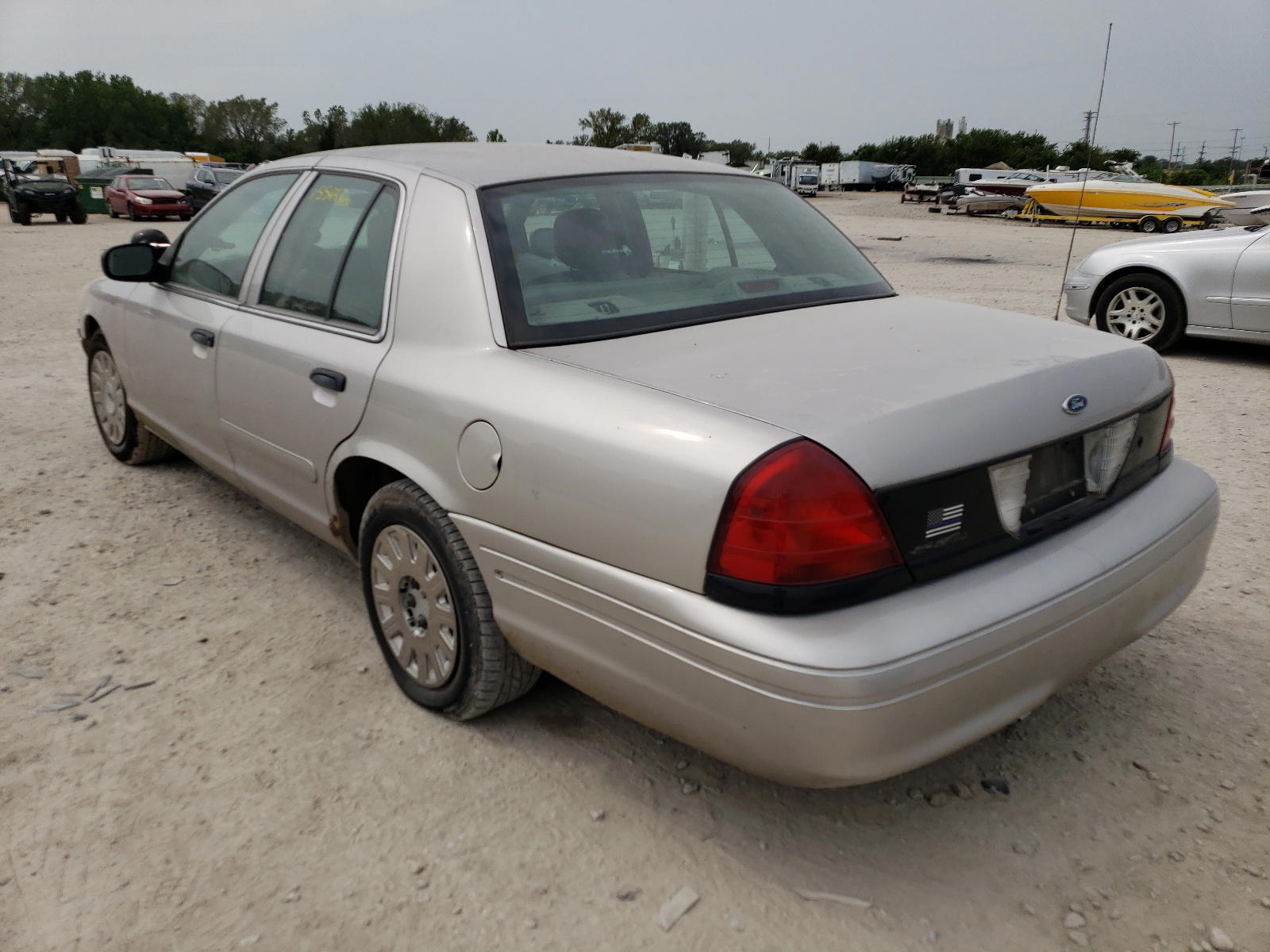 Photo 3 from auction – 2005 FORD CROWN VICT with VIN 2FAFP71W75X119258