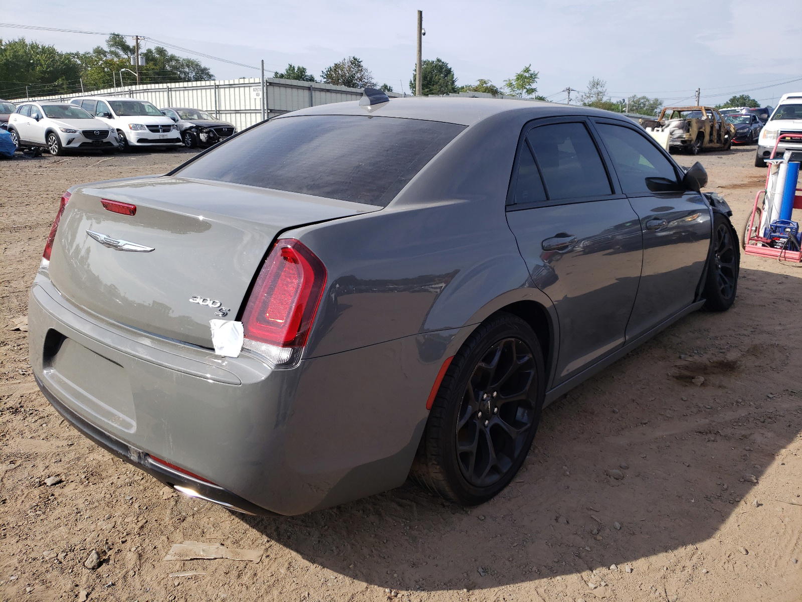 Photo 4 from auction – 2019 CHRYSLER 300 S with VIN 2C3CCABG4KH637254