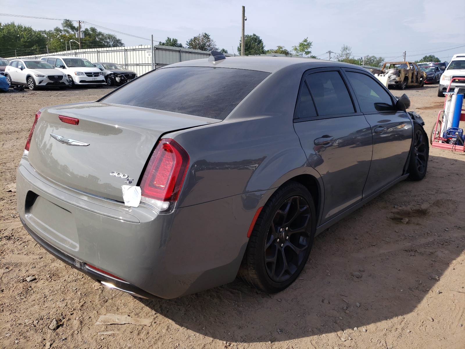Фото 4 с аукциона – 2019 CHRYSLER 300 S с VIN 2C3CCABG4KH637254