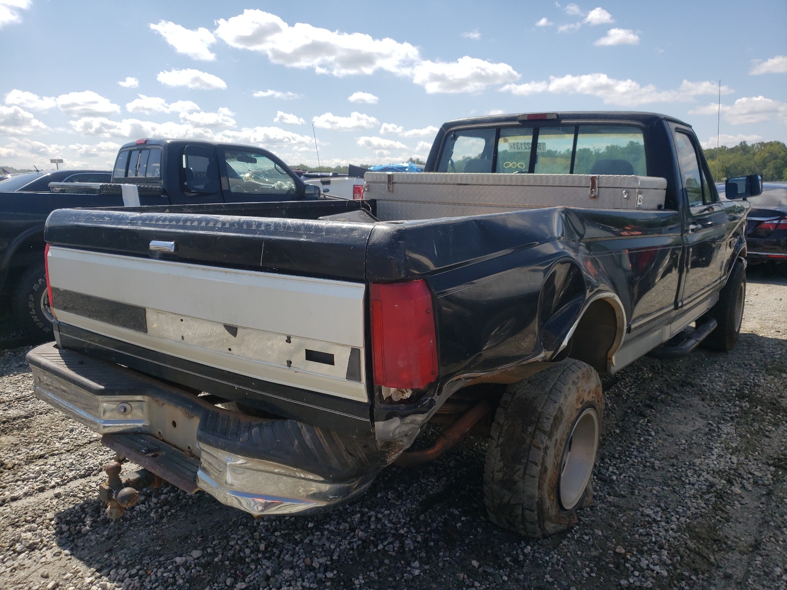 Photo 4 from auction – 1995 FORD F150 with VIN 1FTEF14H0SLA15058