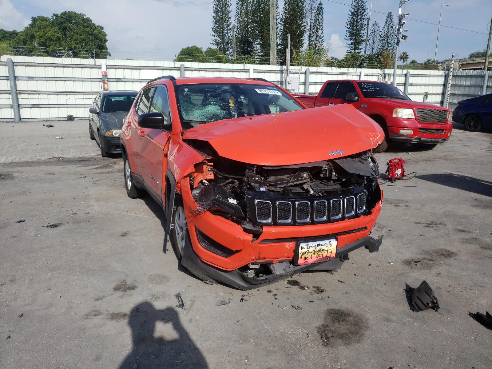 JEEP COMPASS SP 2019 with VIN 3C4NJCAB0KT614699 - Photo from auction
