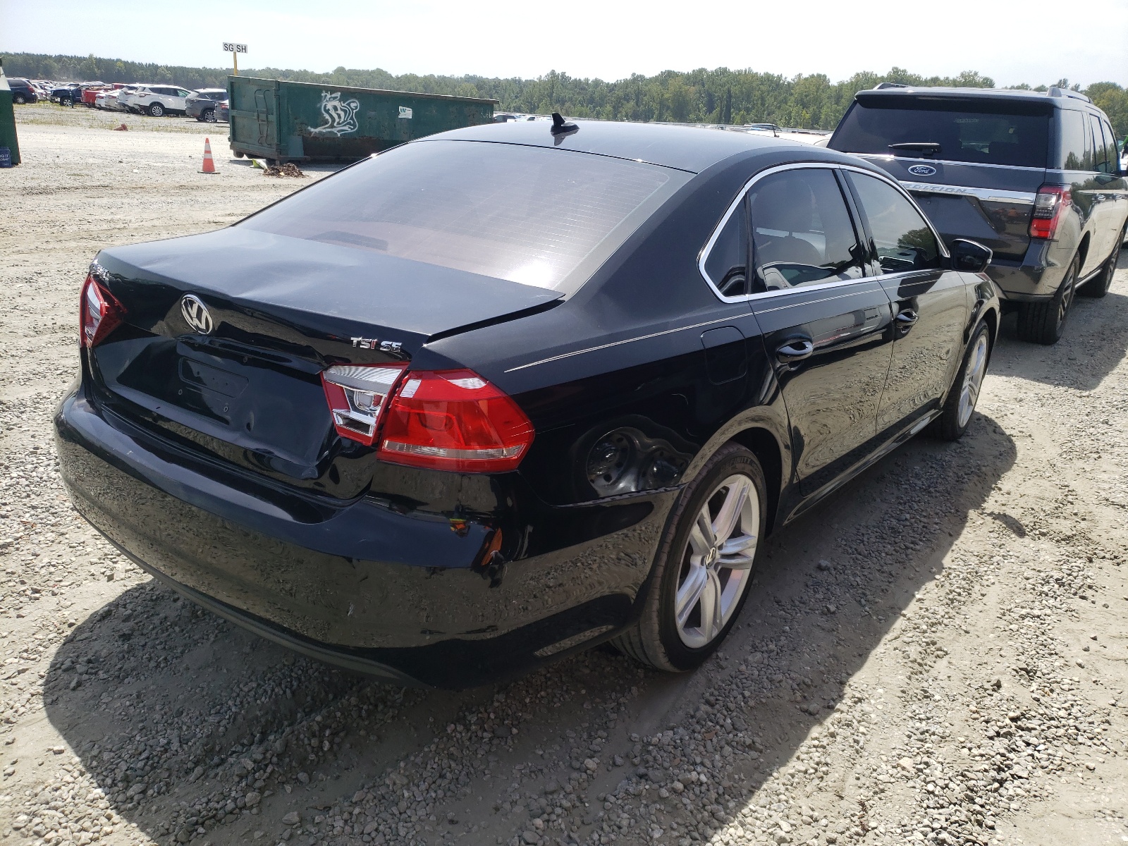 Photo 4 from auction – 2014 VOLKSWAGEN PASSAT SE with VIN 1VWBS7A36EC087569