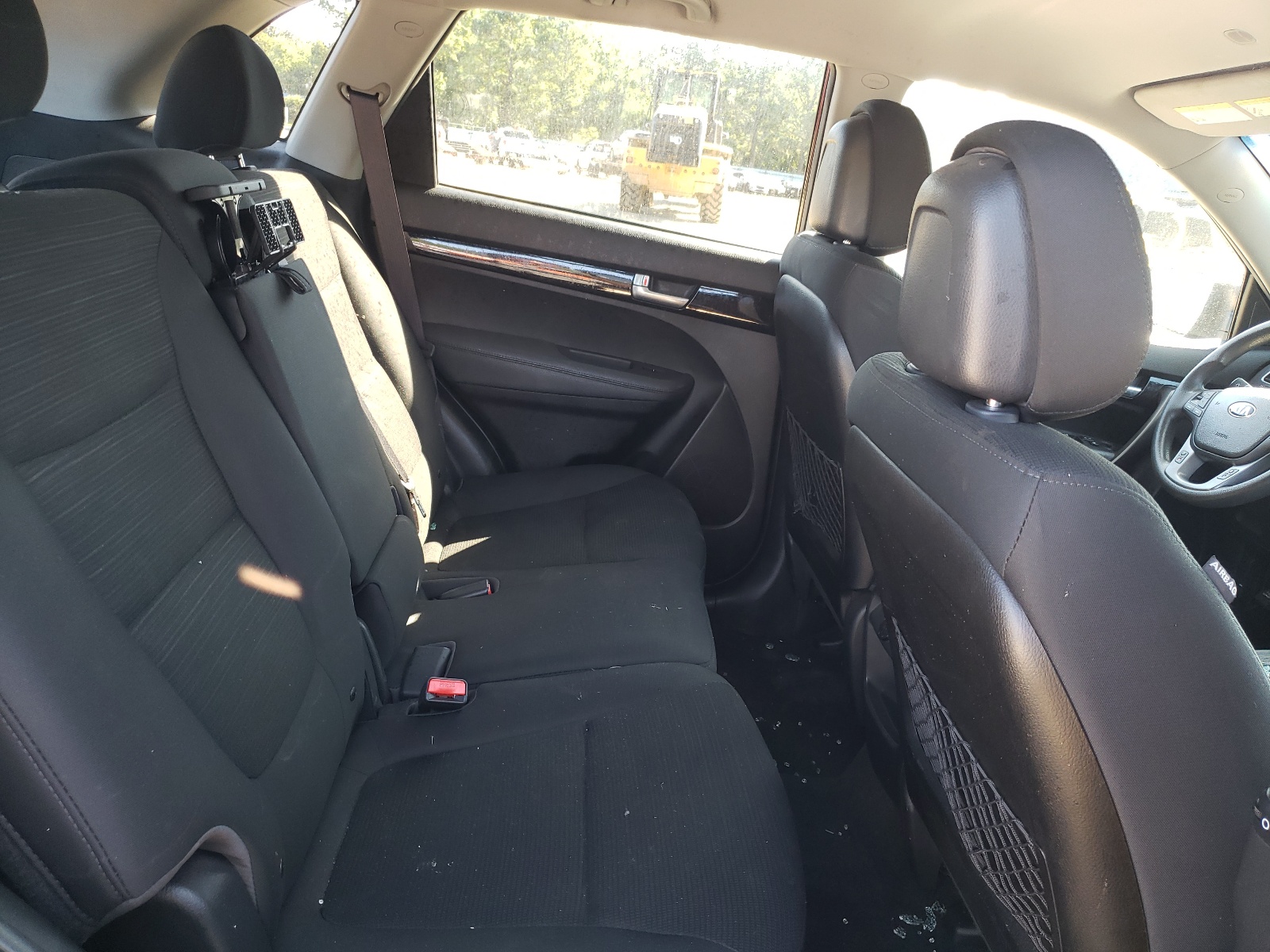 Photo 6 from auction – 2014 KIA SORENTO LX with VIN 5XYKT3A67EG516975