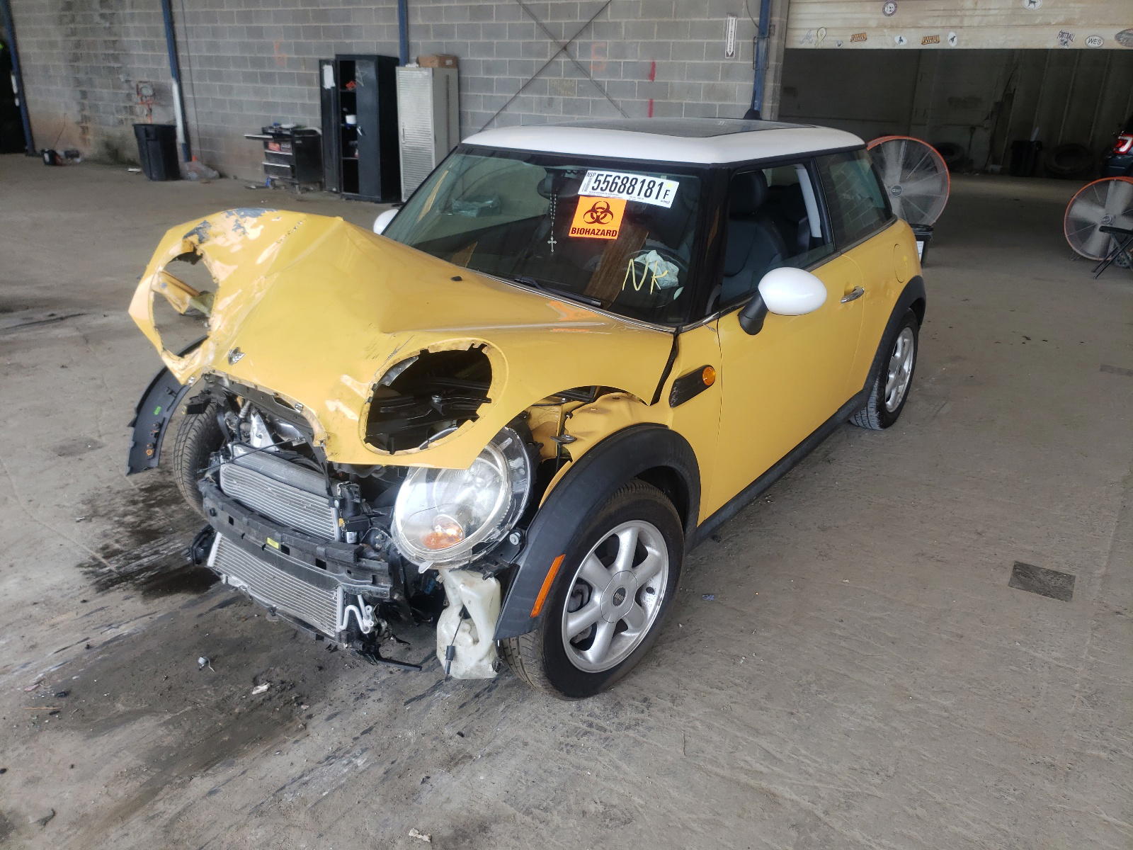 Photo 2 from auction – 2008 MINI COOPER with VIN WMWMF33568TT61541
