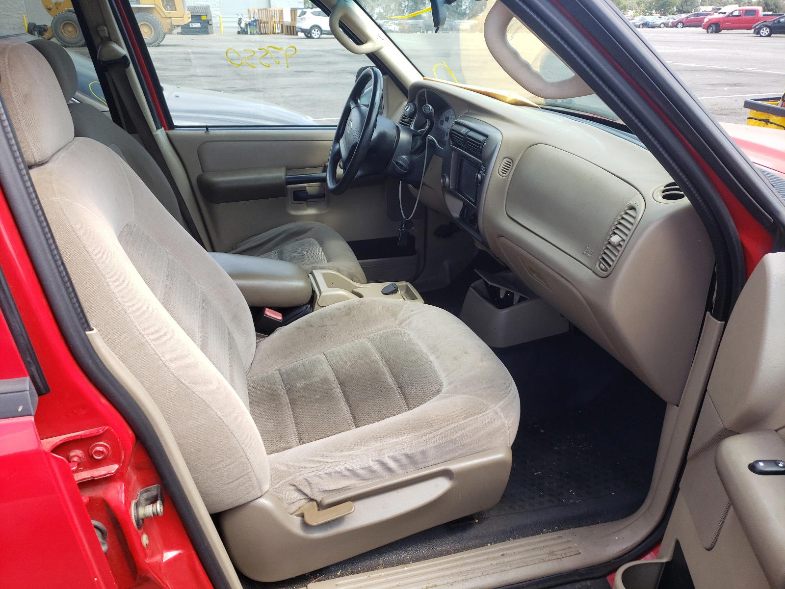 Photo 5 from auction – 2005 FORD EXPLORER S with VIN 1FMZU67KX5UA63835