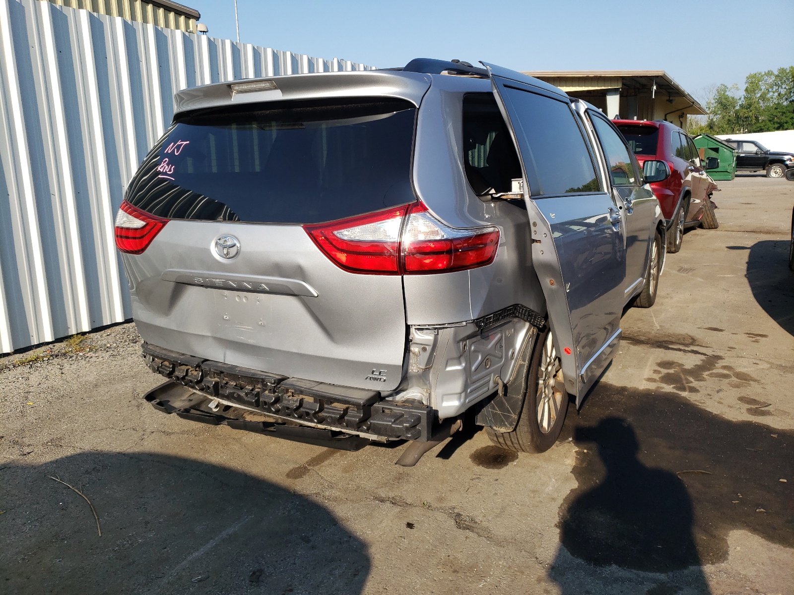 Photo 4 from auction – 2015 TOYOTA SIENNA LE with VIN 5TDJK3DC8FS094932