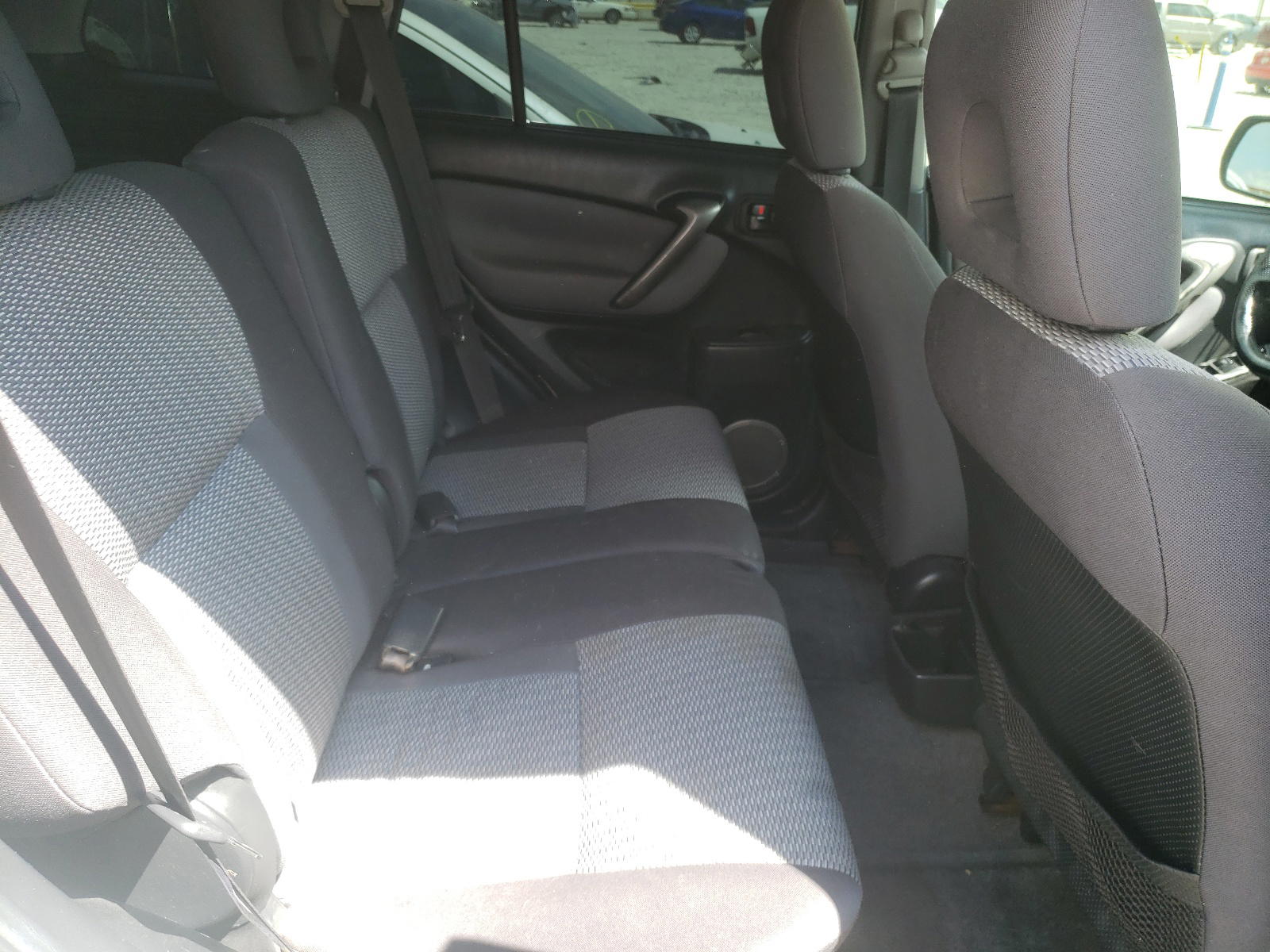 Photo 6 from auction – 2005 TOYOTA RAV4 with VIN JTEGD20V950095641