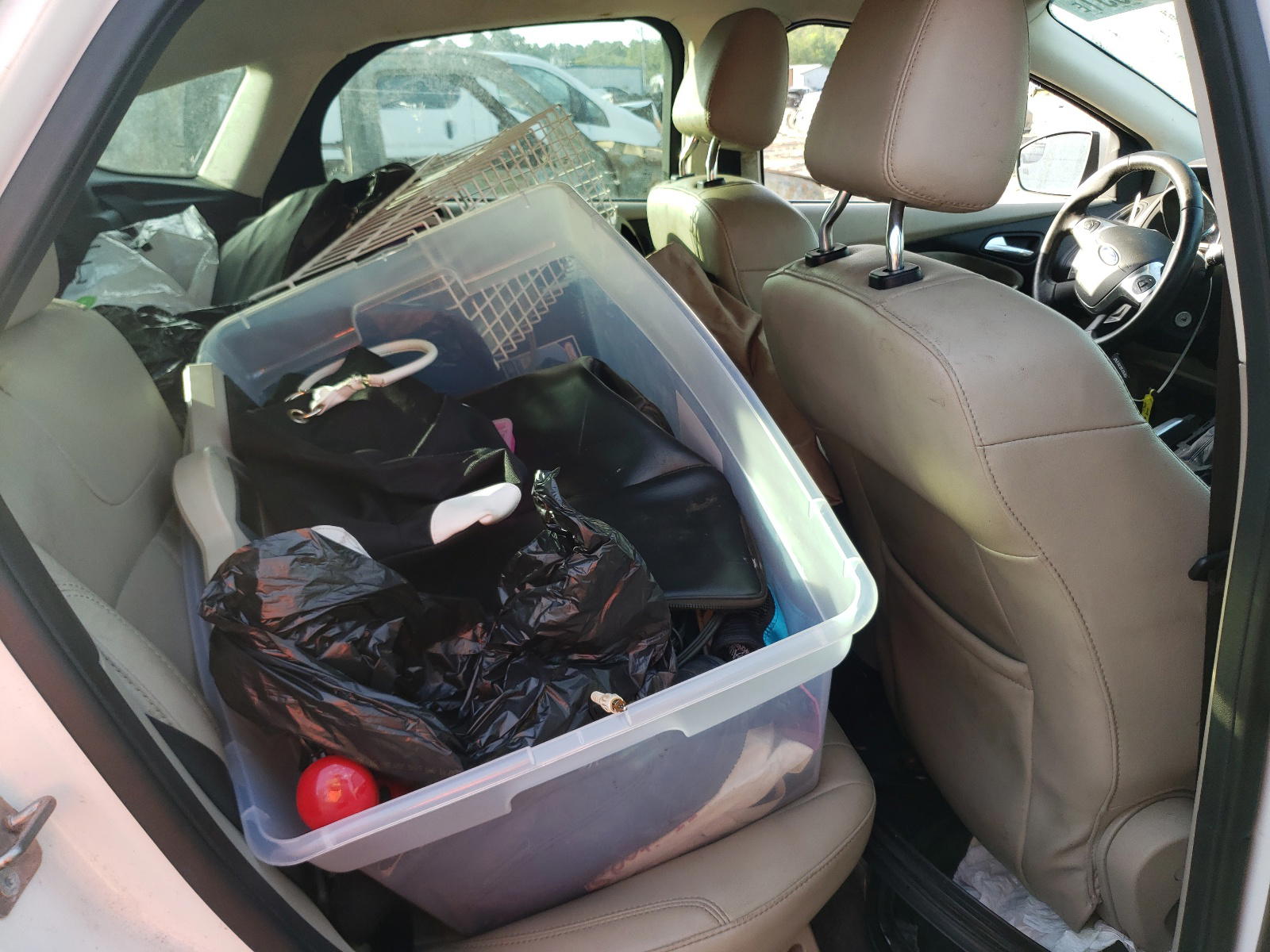 Photo 6 from auction – 2012 FORD FOCUS SEL with VIN 1FAHP3M28CL289617