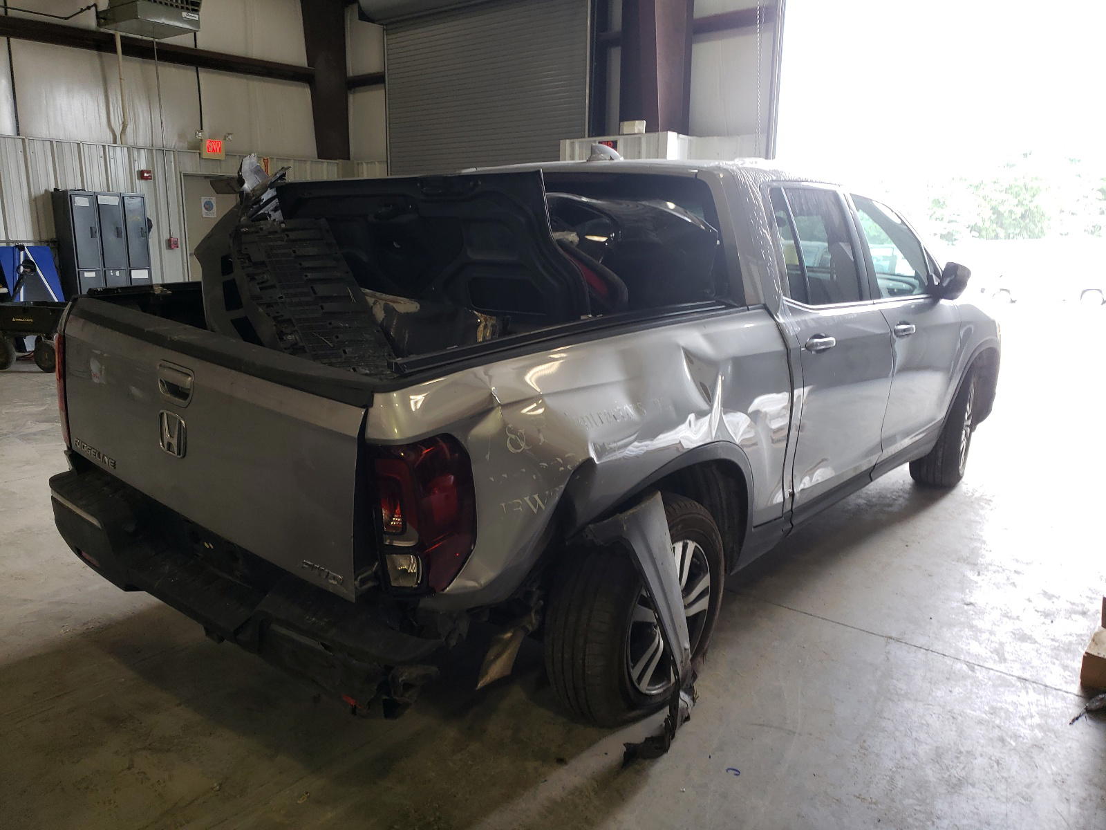 Photo 4 from auction – 2017 HONDA RIDGELINE with VIN 5FPYK3F49HB010197