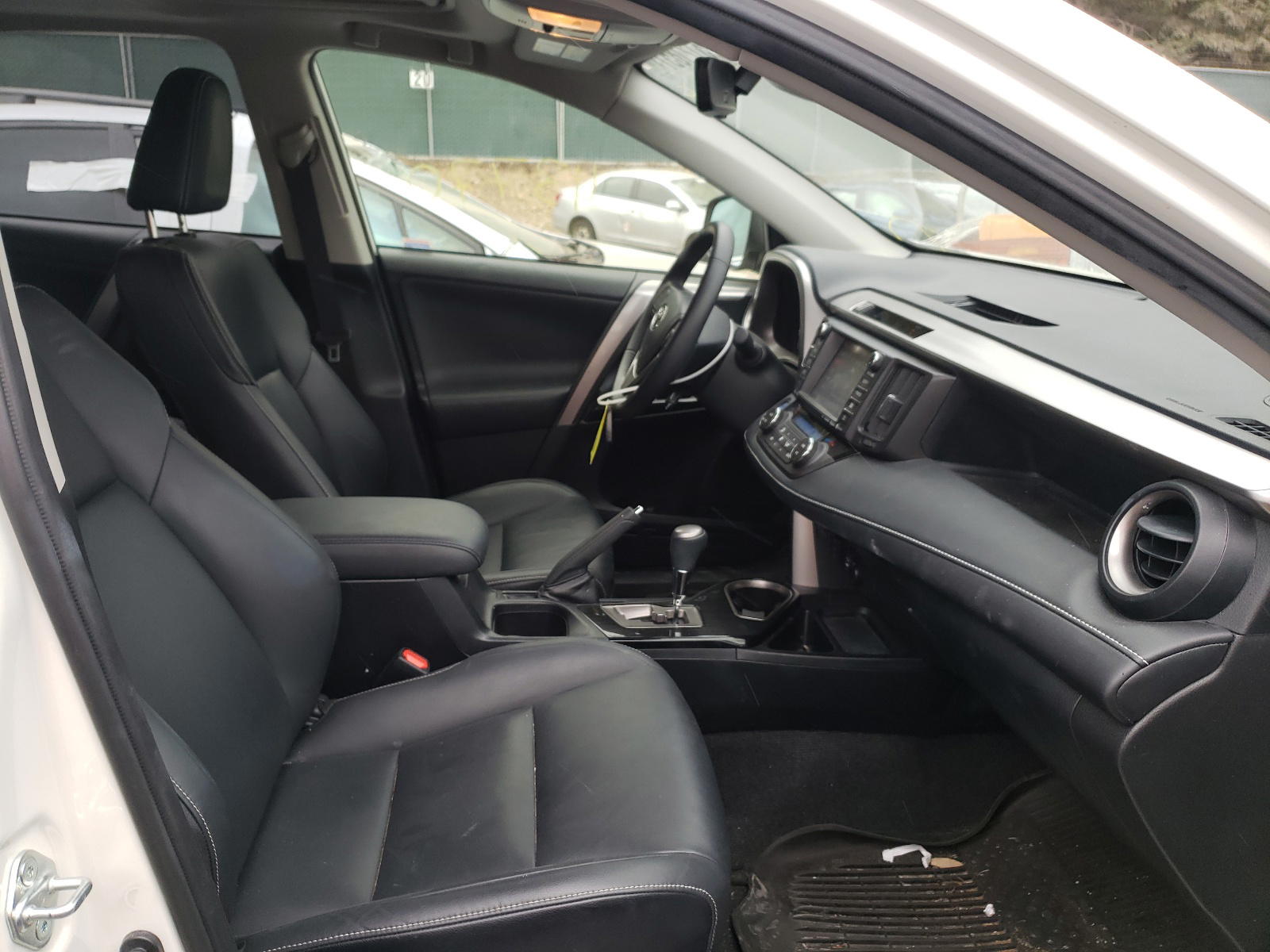 Photo 5 from auction – 2016 TOYOTA RAV4 with VIN JTMDJREV5GD025843