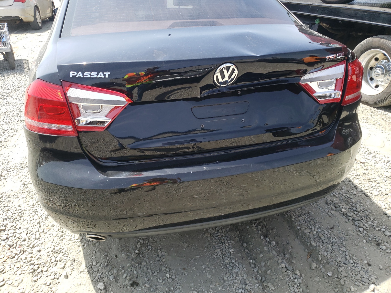 Photo 9 from auction – 2014 VOLKSWAGEN PASSAT SE with VIN 1VWBS7A36EC087569