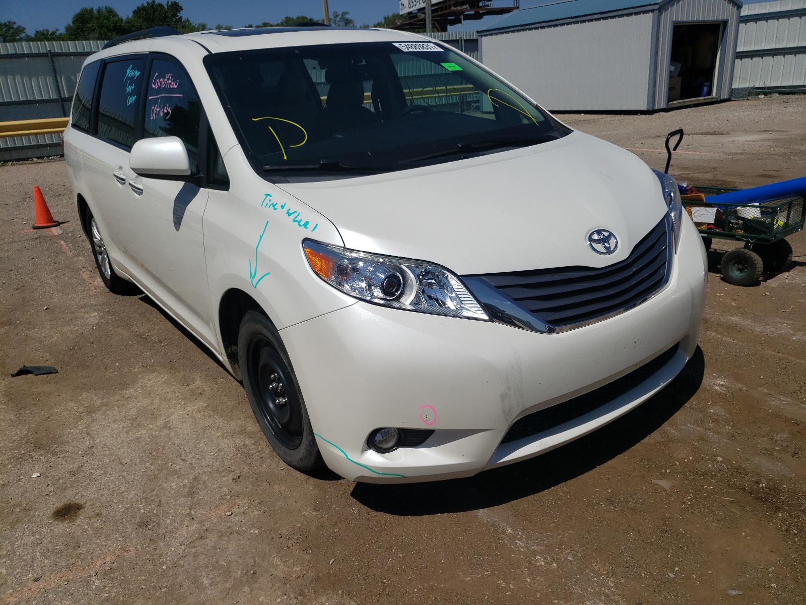 Photo 1 from auction – 2017 TOYOTA SIENNA XLE with VIN 5TDYZ3DC6HS839660