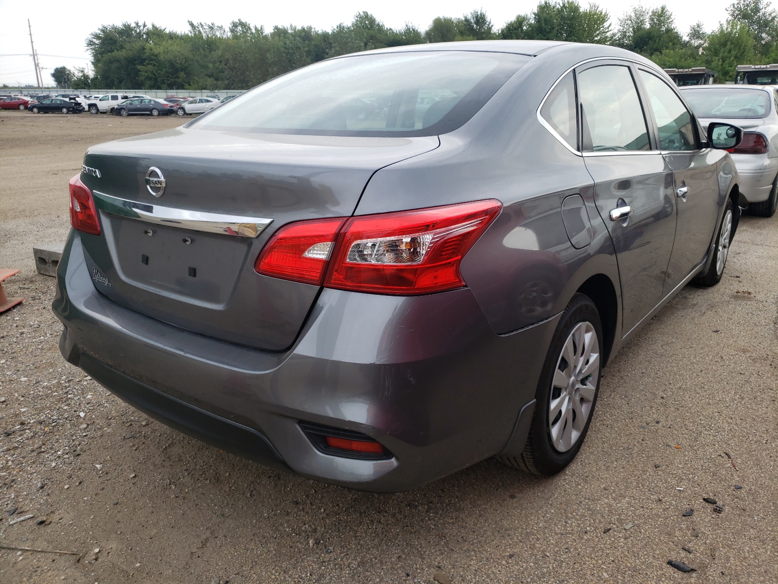 Photo 4 from auction – 2017 NISSAN SENTRA S with VIN 3N1AB7AP2HY350401