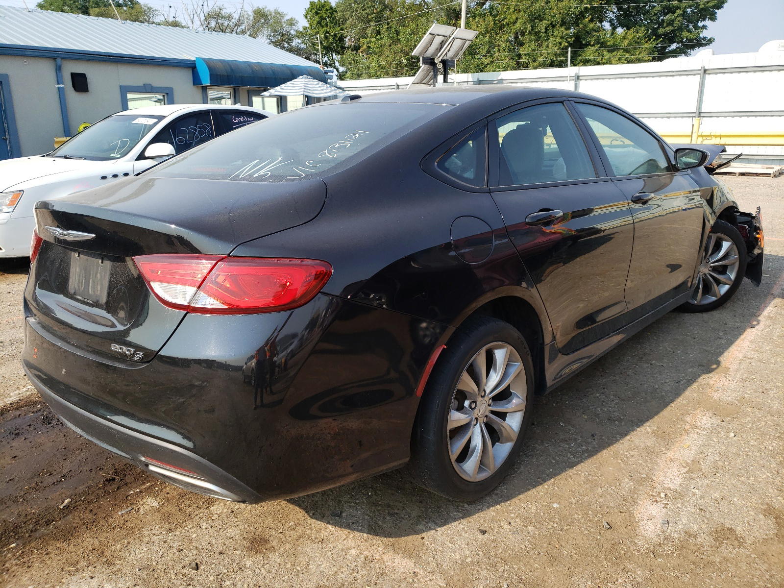 Photo 4 from auction – 2015 CHRYSLER 200 S with VIN 1C3CCCBB3FN727461
