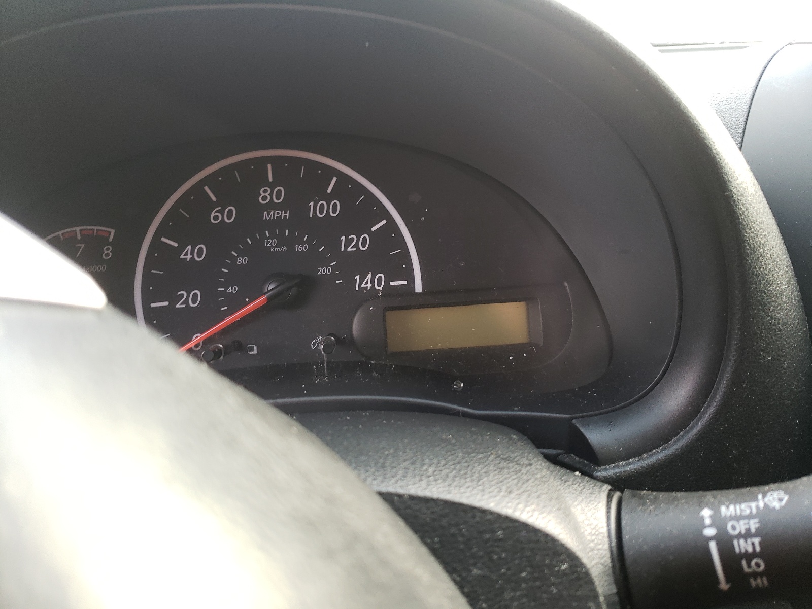 Zdjęcie 8 z aukcji – 2017 NISSAN VERSA S z VIN 3N1CN7AP1HL827011