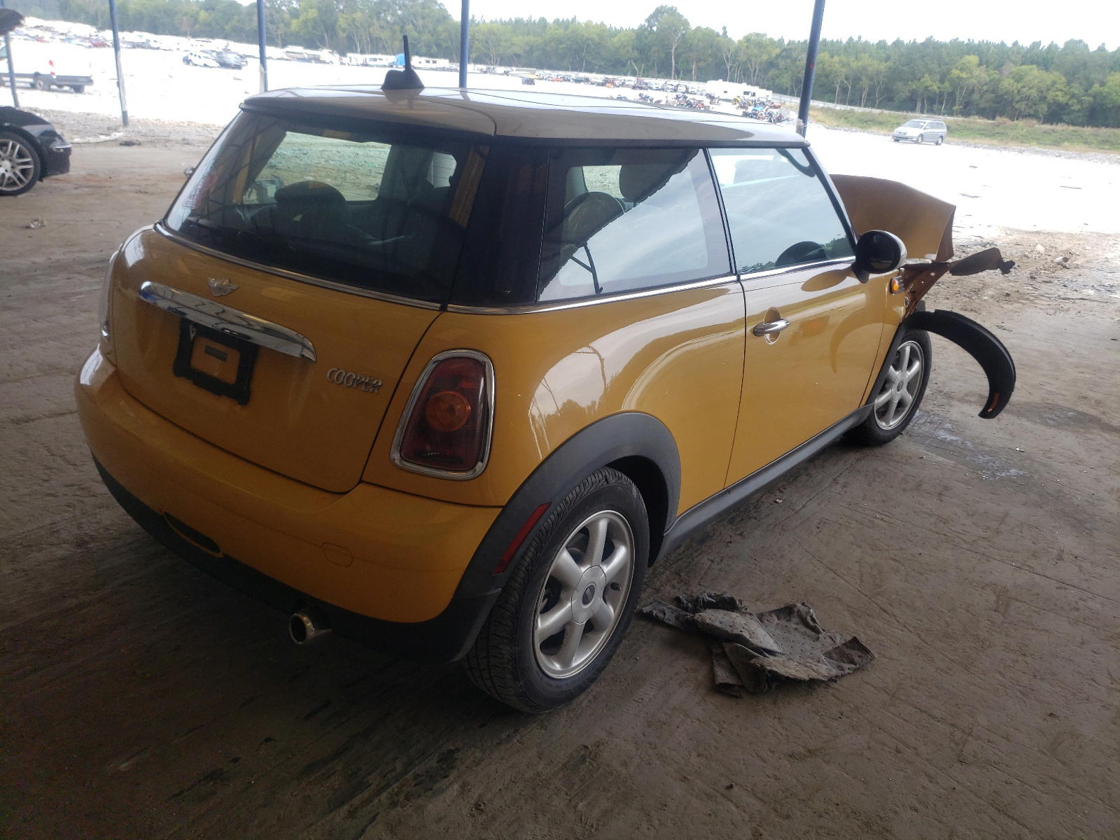 Photo 4 from auction – 2008 MINI COOPER with VIN WMWMF33568TT61541