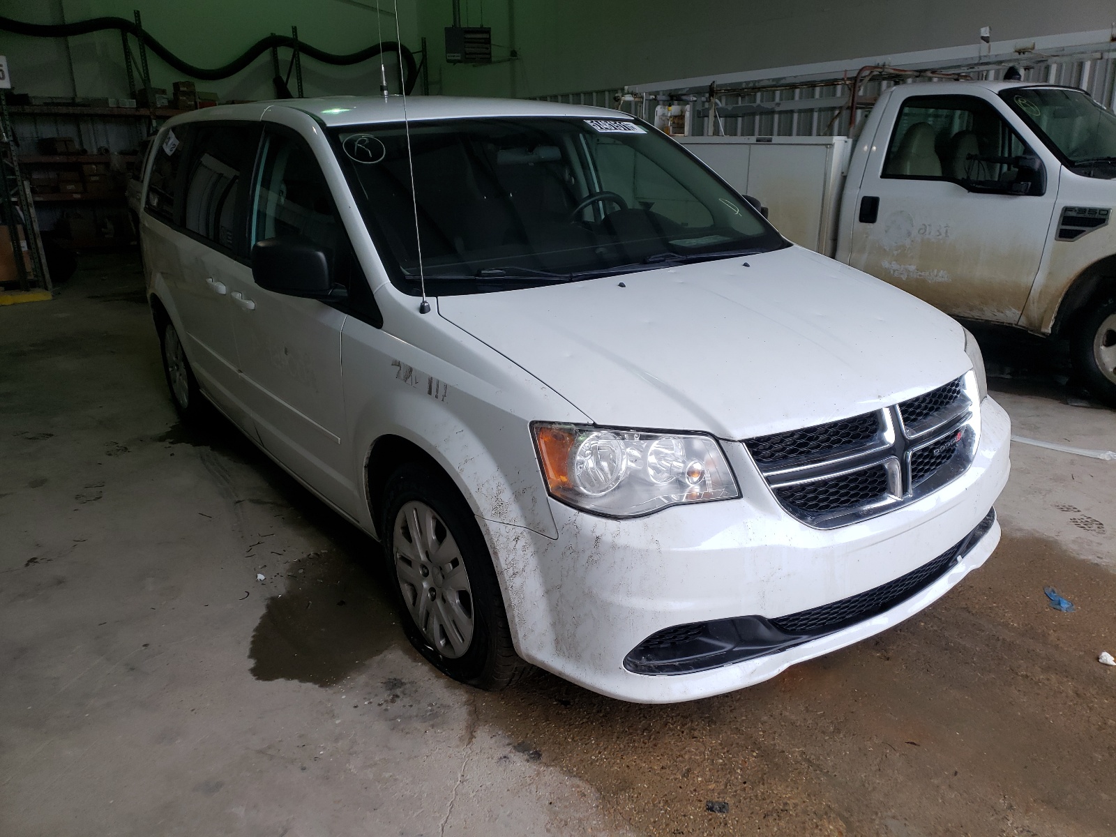 DODGE GRAND CARA 2015 with VIN 2C4RDGBG1FR569176 - Photo from auction