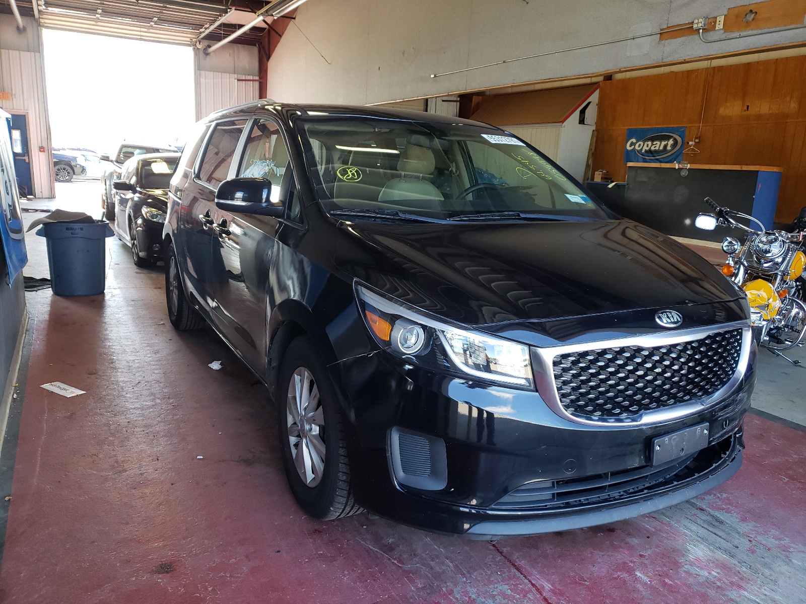 KIA SEDONA LX 2015 with VIN KNDMB5C15F6059998 - Photo from auction