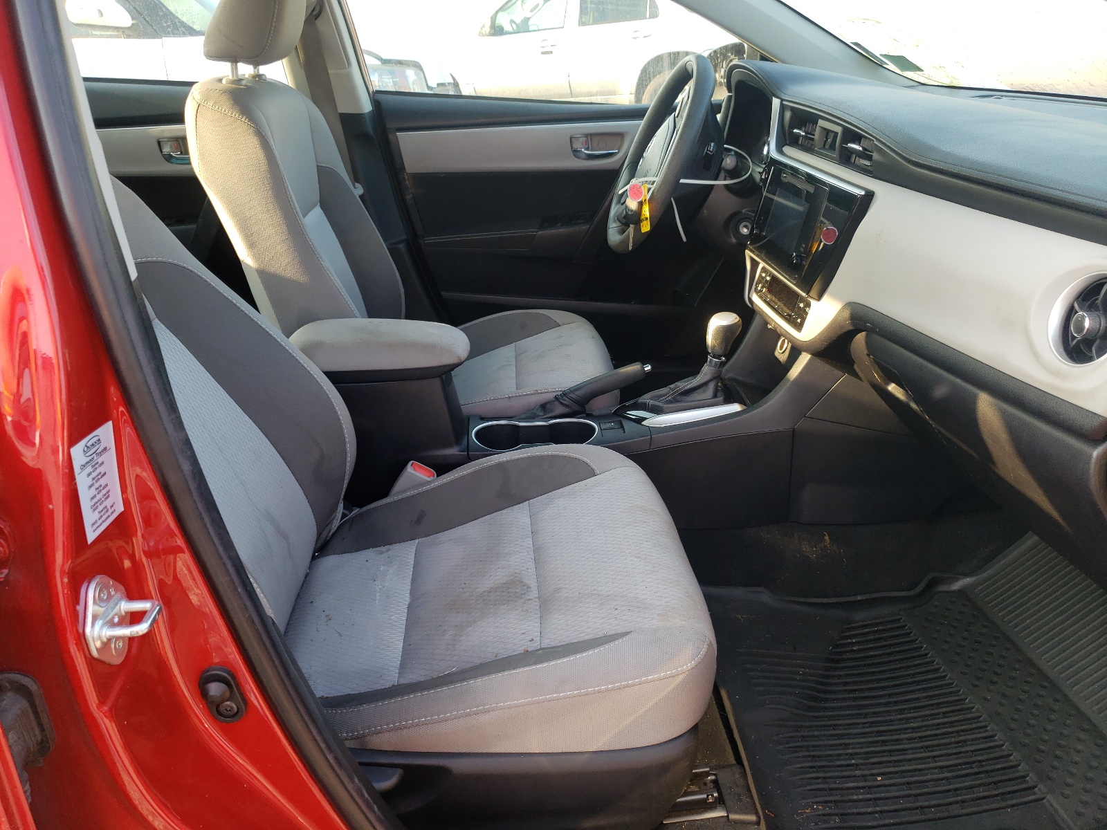 Photo 5 from auction – 2018 TOYOTA COROLLA L with VIN 2T1BURHE0JC025134